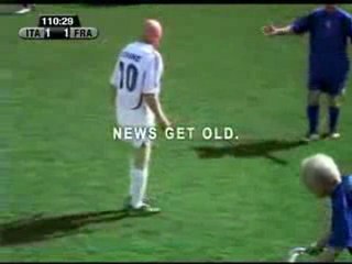 Zinedine Zidane agresse un joueur adverse