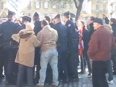 Altercation entre forces de l'ordre et des élus communistes