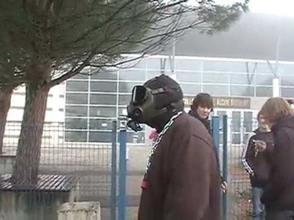 Resident Evil fait la sortie du collège part2