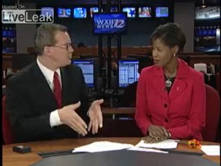 Canlı yayında sunucu cebini yanıtlıyor