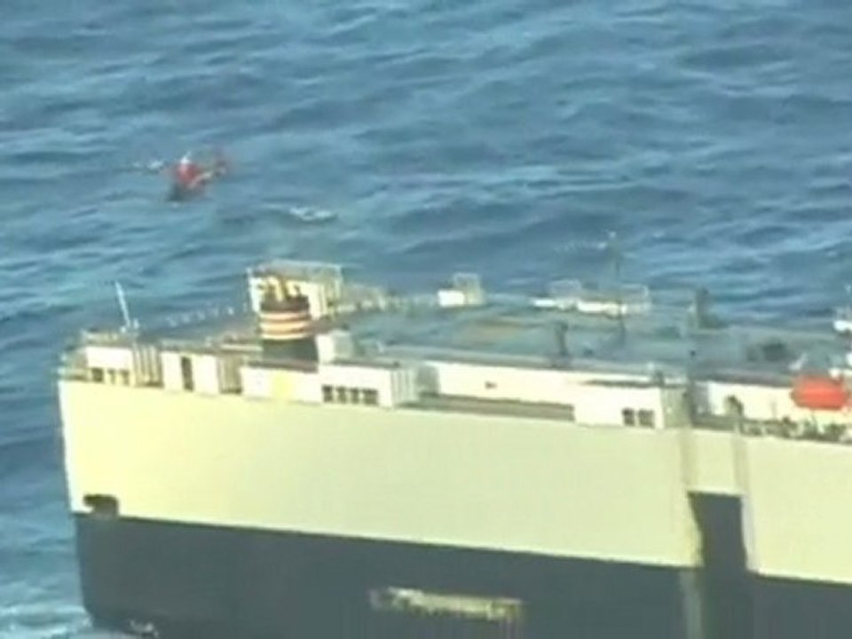 Coast Guard aircrew rescues injured man