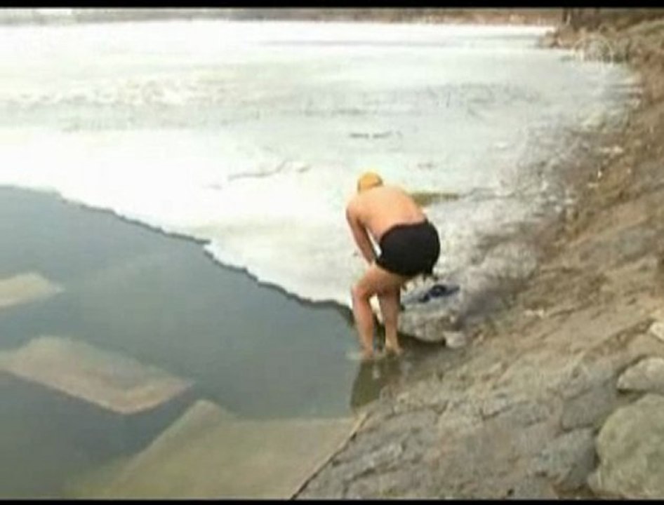 Beijing Ice Swimming a Hot Winter Sport