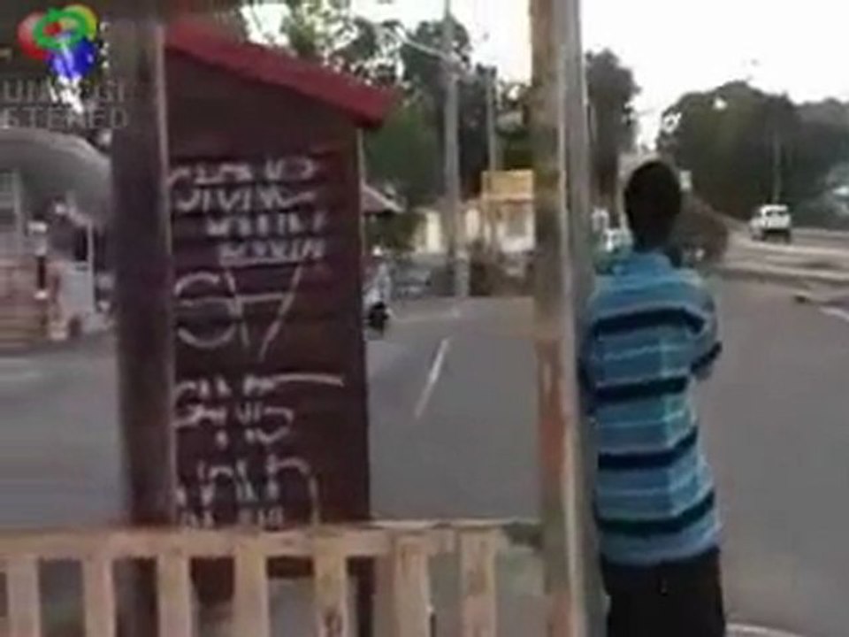 Regis fait du scooter