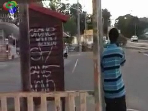 Regis fait du scooter