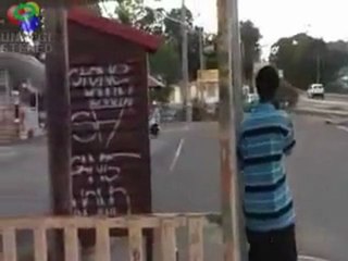 Regis fait du scooter