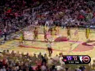 Kobe Bryant scores 31 points against the Cavaliers and passe