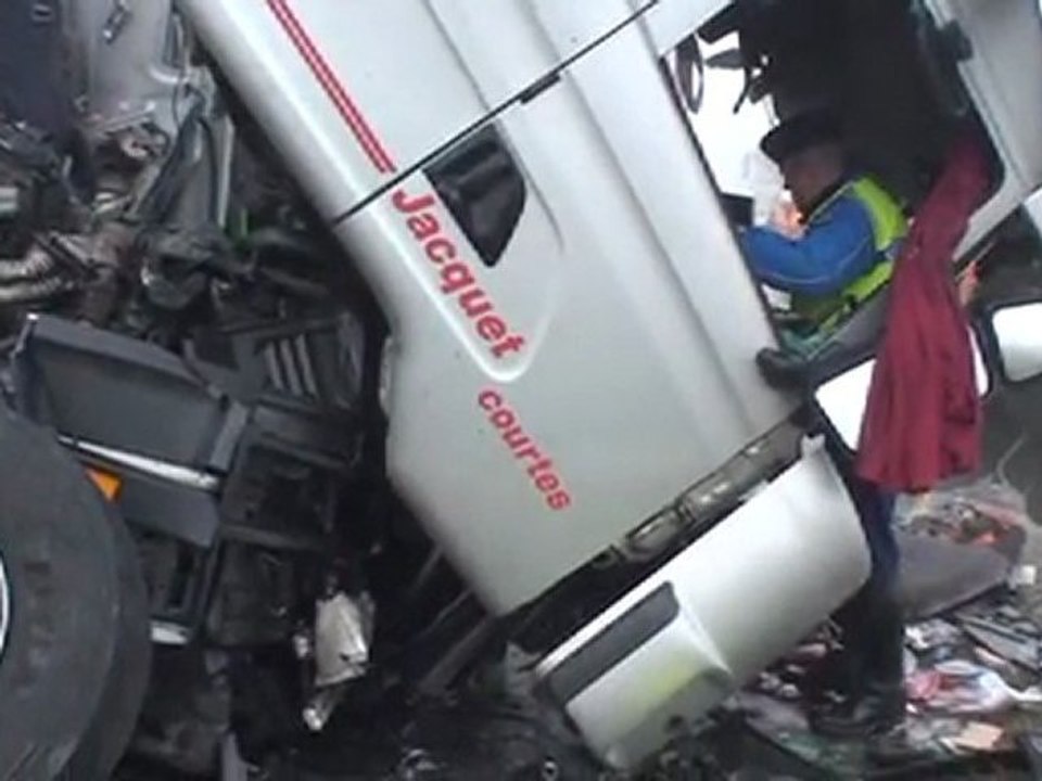 DEVROUZE 2 morts dans un choc frontal entre 2 poids-lourds
