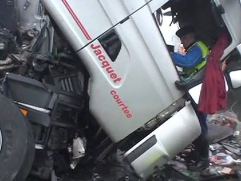DEVROUZE 2 morts dans un choc frontal entre 2 poids-lourds