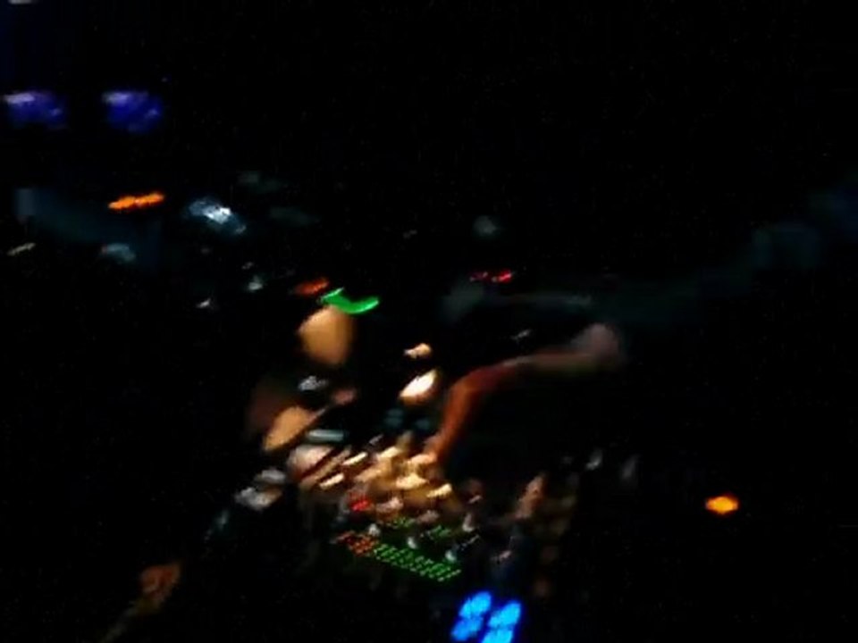 Monfret Willy aka DJ MW at Volar Hong Kong !!