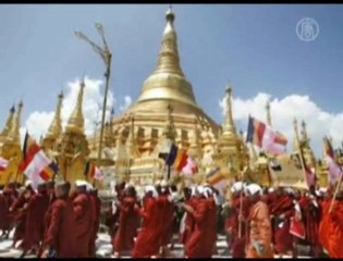 Burmese Buddhist Monks Show Documentary to Tibetan Exiles