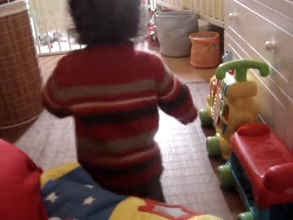kyky qui joue