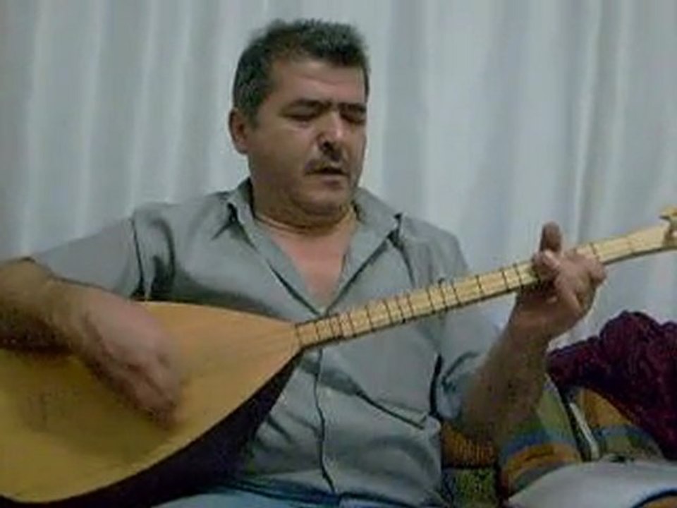 sarı saçlı mavi gözlü