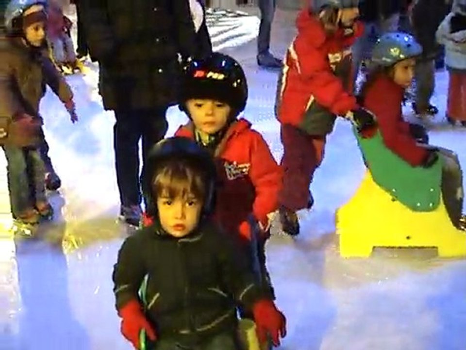 Les 2 copains à la patinoire 3