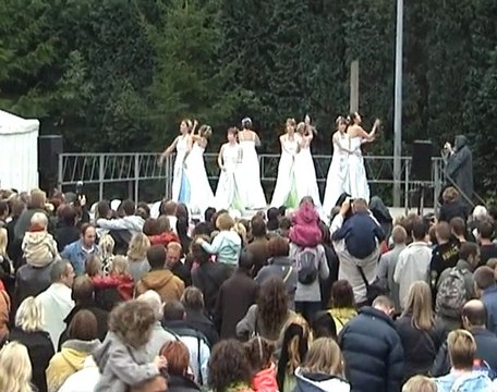 Très belle chorégraphie des sorcières de Marchiennes