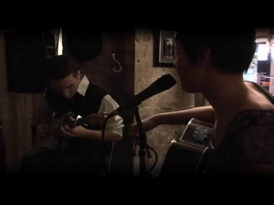 Lou en acoustic, accompagnée par Cyril - Trouble in Mind