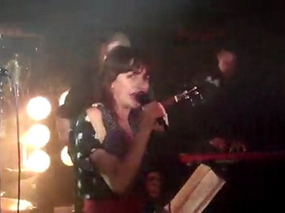 Lio  salue Jacno :"Dis moi que tu m'aimes " Rennes 22/01/10