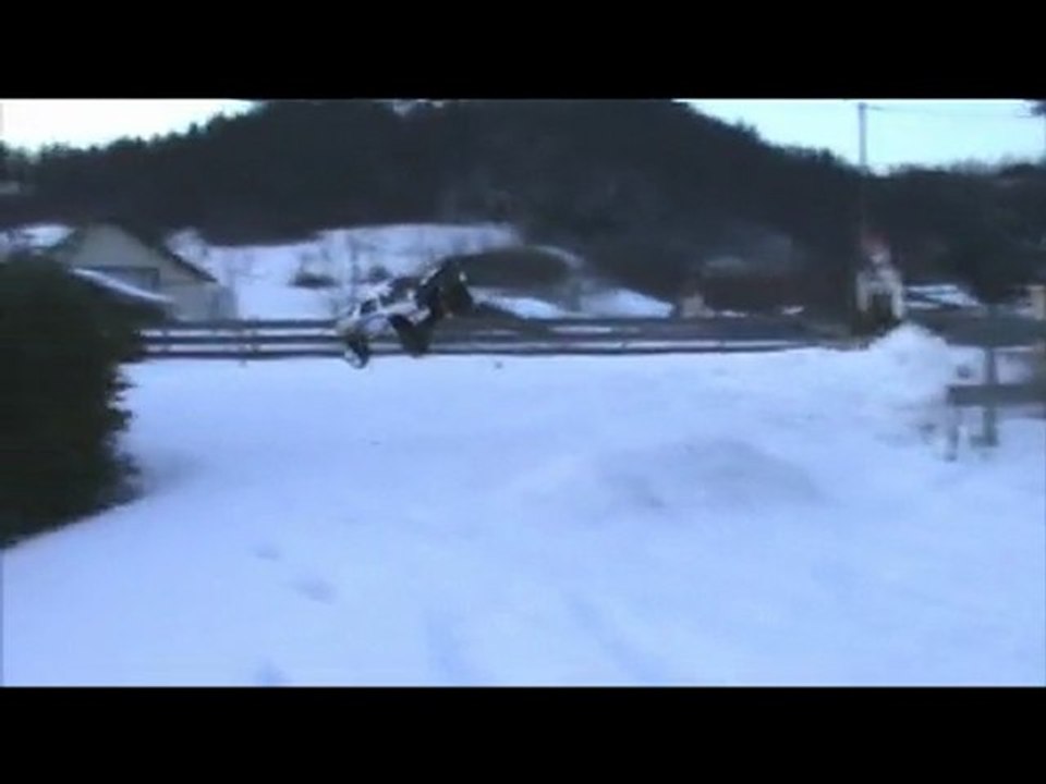 HPI Baja 5T neige et jump