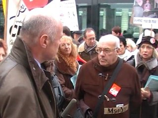 Alain Rousset avec les salariés de Marbot Bata