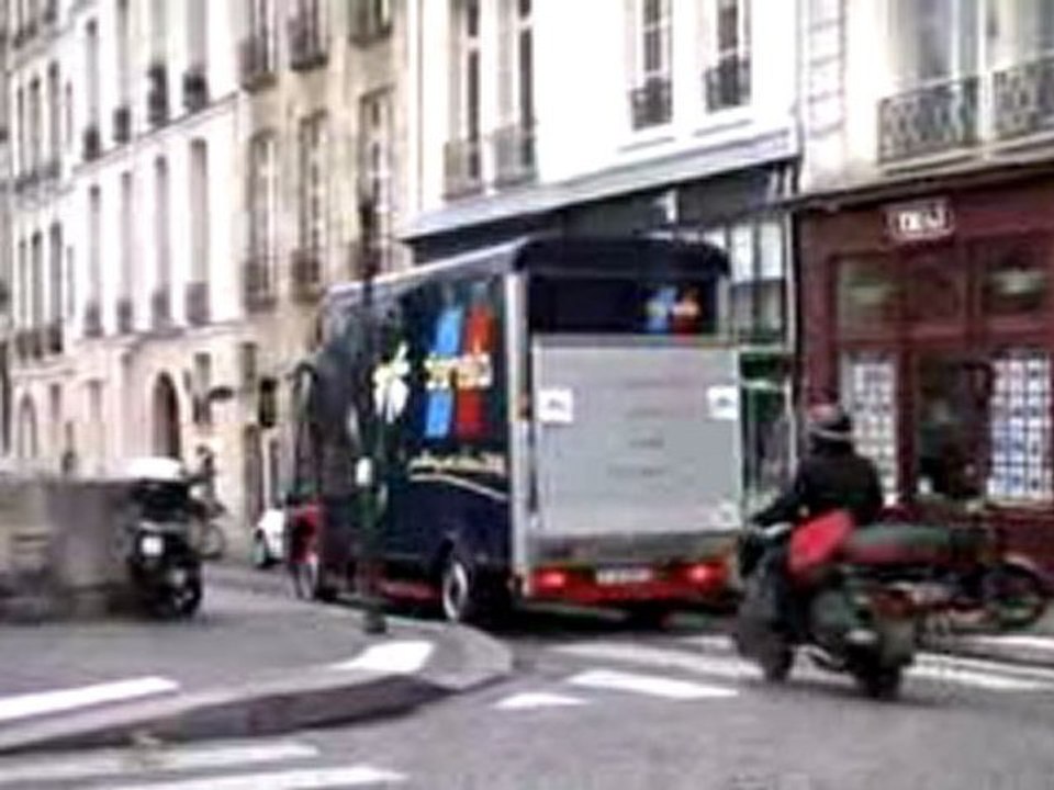 Livraison en camion électrique