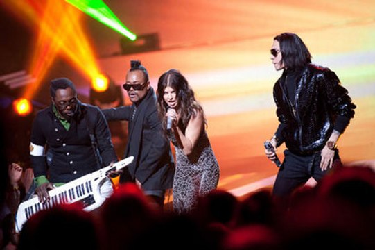 Black Eyed Peas - Meet me halfway - NRJ Music Awards 2010