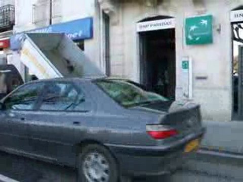 Le fumier de la colère devant la BNP de St-Jean-d'Angély (2)