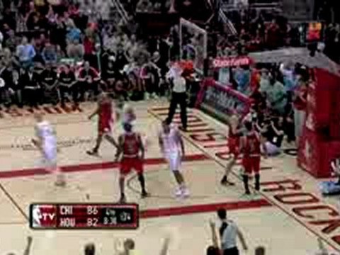 Kyle Lowry misses a layup but Trevor Ariza finishes with a s