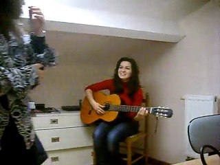 Mel qui danse sur "Moi j'connais.."