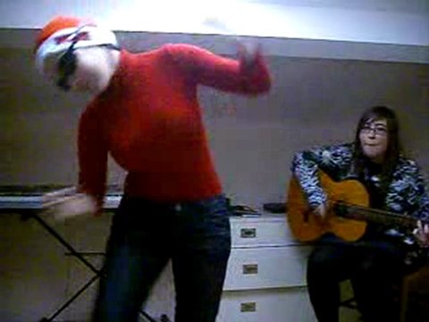 Elisa qui danse sur Moi j'connais une chanson.. TERRIBLE !