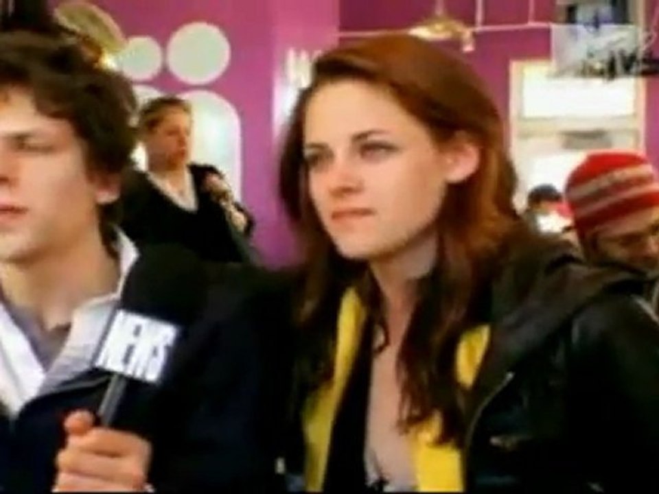 Kristen Stewart Hangs with Joan Jett Preps for Runaways