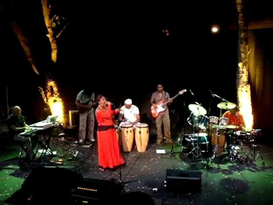 Nathalie Natiembé & Frédéric PIOT (batterie/percus)