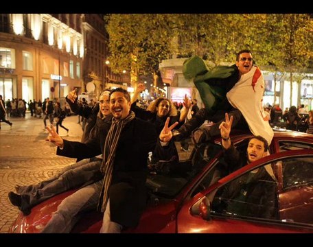 Liesse à Paris après la victoire de l'Algérie