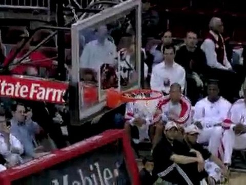 Carl Landry finishes with the tomahawk slam off of the Kyle