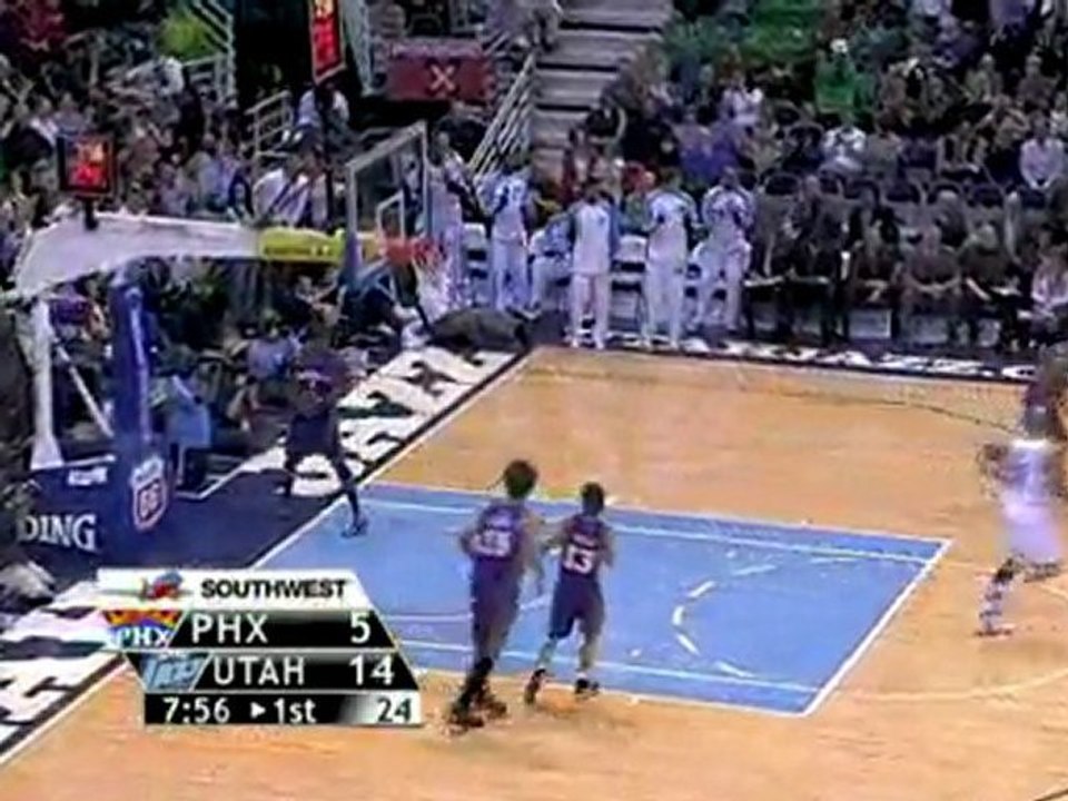 Ronnie Brewer goes up and under for the layup off the nice D