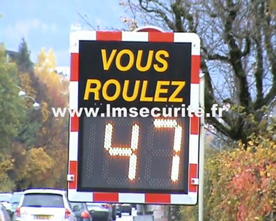 RADAR  PEDAGOGIQUE  LUMINEUX  DE  VITESSE  VIASIS  MINI  4