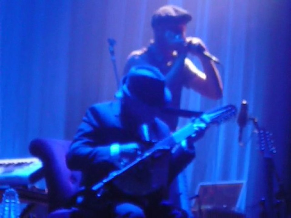 Leonard Cohen - Famous Blue Raincoat - Tower Theatre Phila.