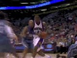 Amar'e Stoudemire drives to the rim and throws down the slam