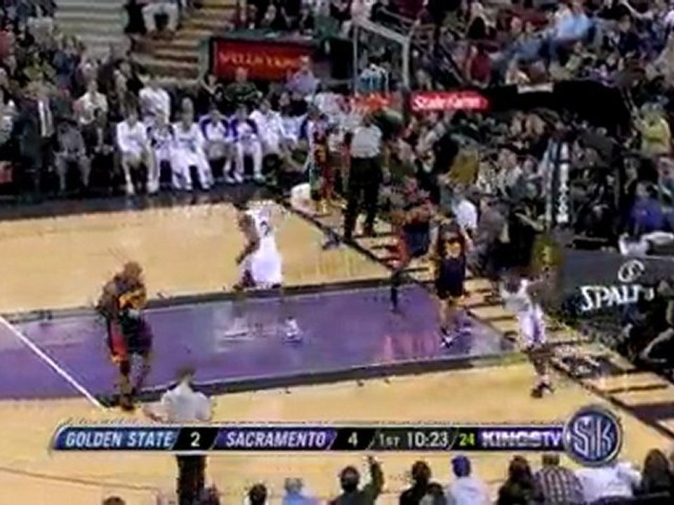 Tyreke Evans gets the layup on the other end.