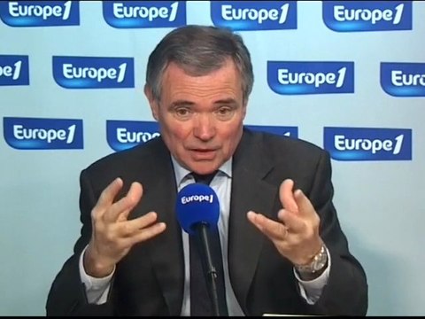 Accoyer: Avec Martine Aubry, c'est marche arrière toute