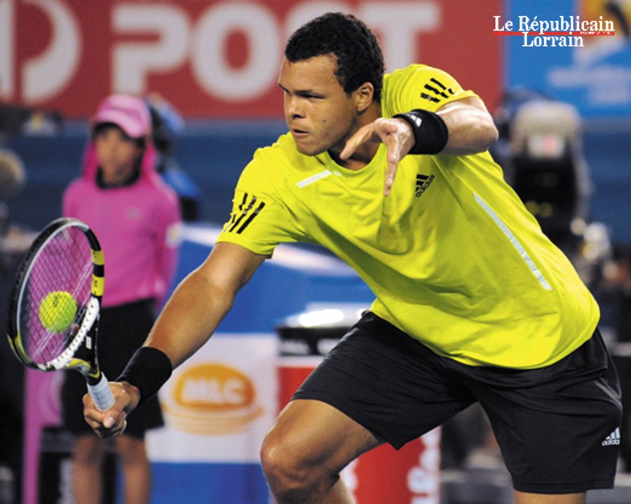 Tsonga bat Djokovic pour défier Federer en demi-finales