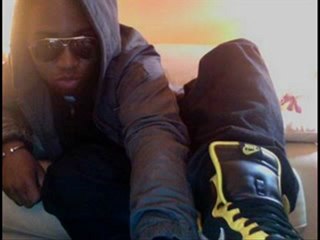 Claude Kelly - Entertain You!