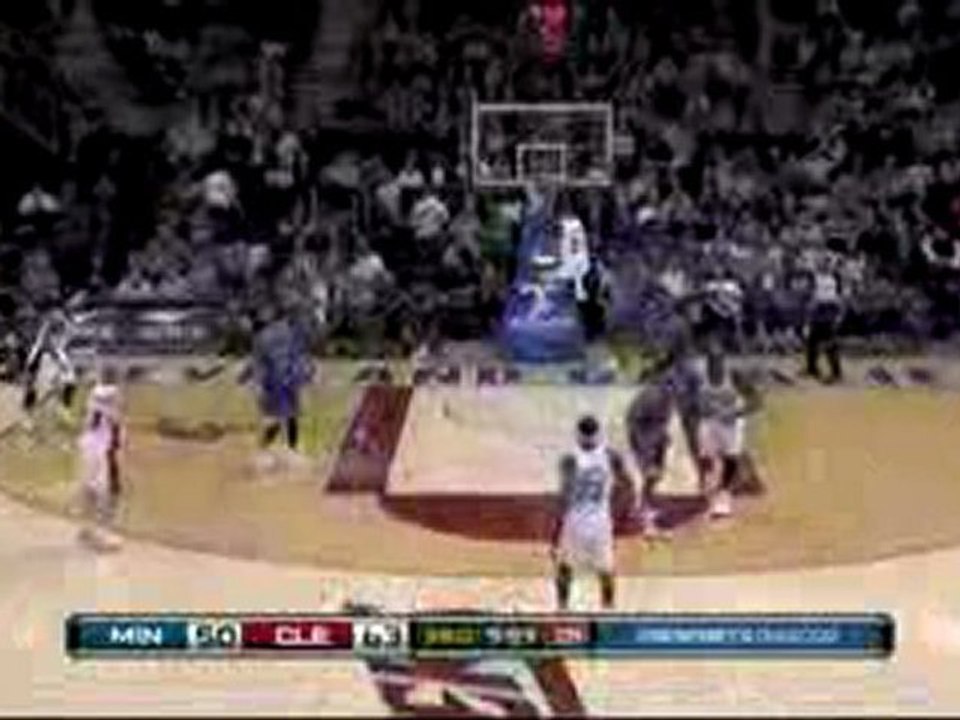 Shaq with a nice inside look to J.J. Hickson for the jam.