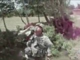 un soldat américain boit de la boue !!! FDIHA hhhhhhh