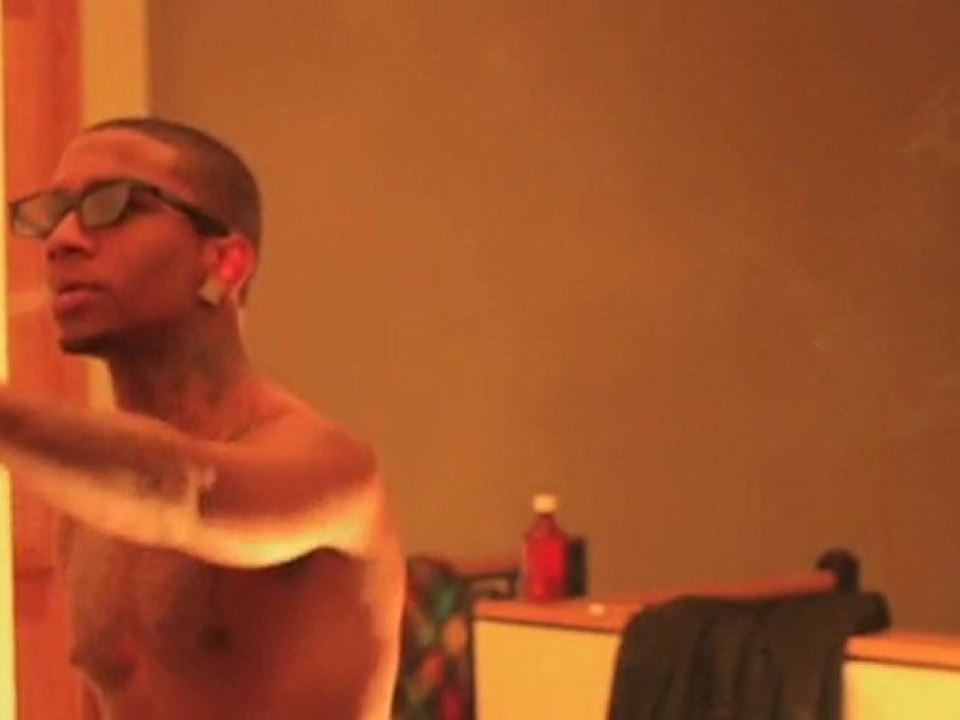 SOULJA BOY TELL EM DAT PIFF PRETTY BOY DANCING LIL B