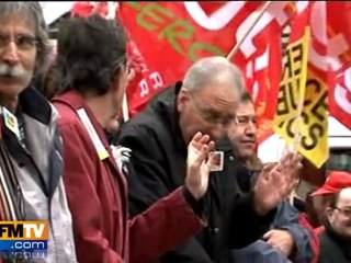 Les fonctionnaires manifestent