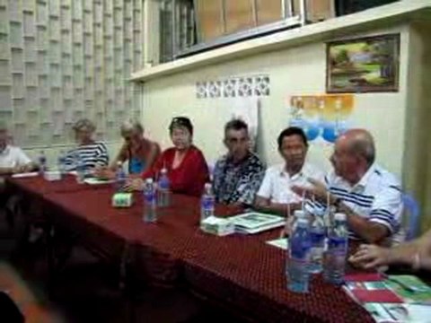 rencontre entre français et étudiants Cambodgiens