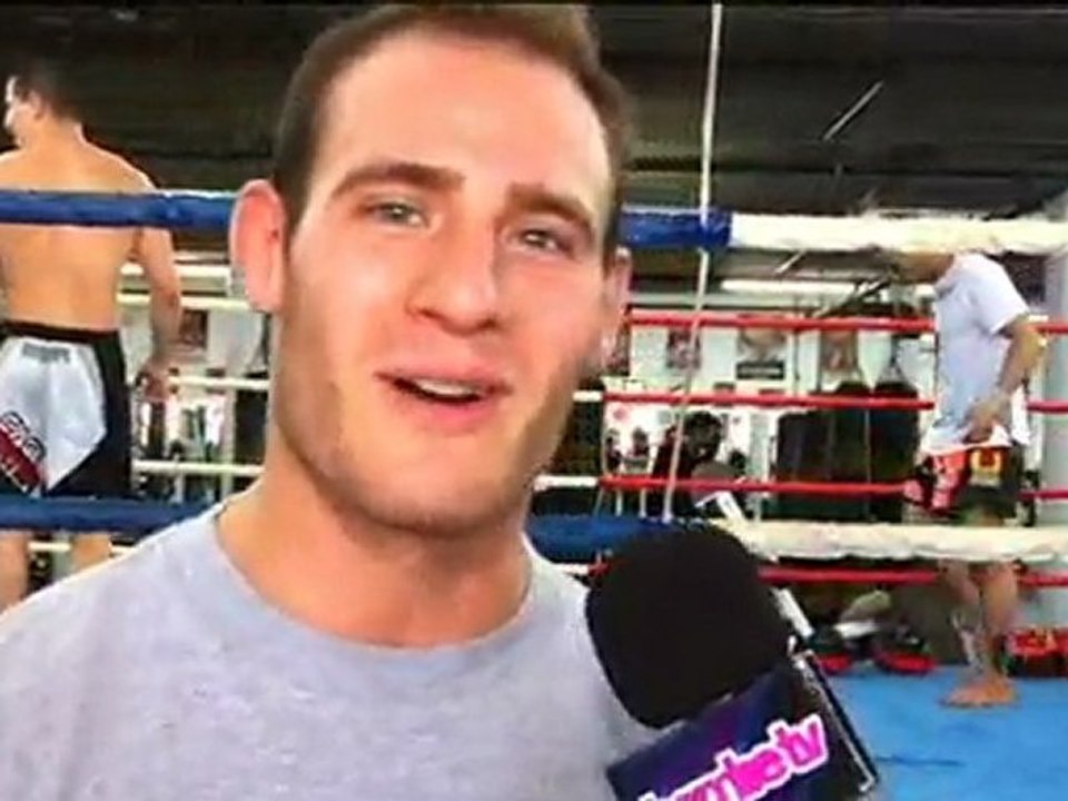 Voici une vidéo francophone au Tristar GYM.