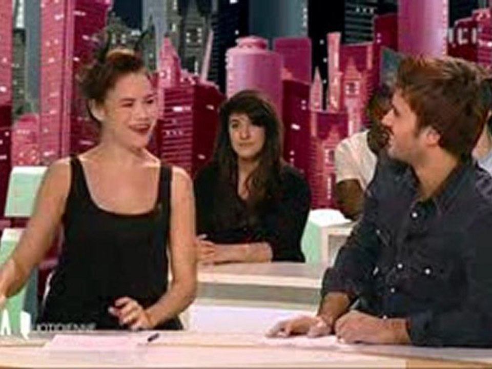 MCEtv Chronique Caroline le retour des oreilles de bunny