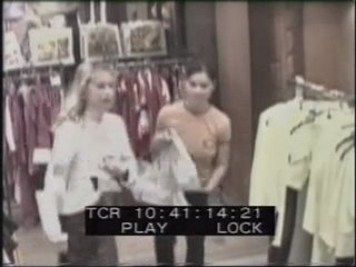 Une vendeuse qui a trop chaud