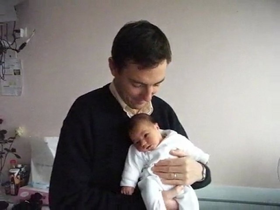 Candice reçoit la visite d'un de ses oncles