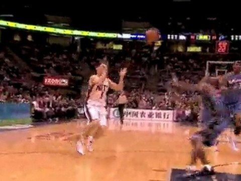 Chris Quinn assists Terrence Williams with the alley-oop pas